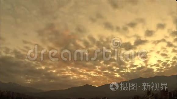 智利圣地亚哥的日落云