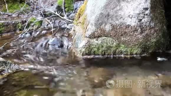 饮酒的细沟是晶莹剔透的视频