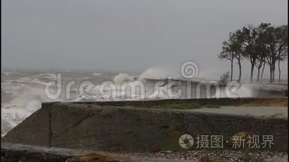 一场猛烈的海上风暴视频