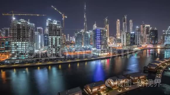 迪拜城市在运河附近的节奏