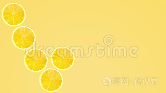 柠檬水果切片在复古霓虹灯色背景上停止运动。 最小食物概念