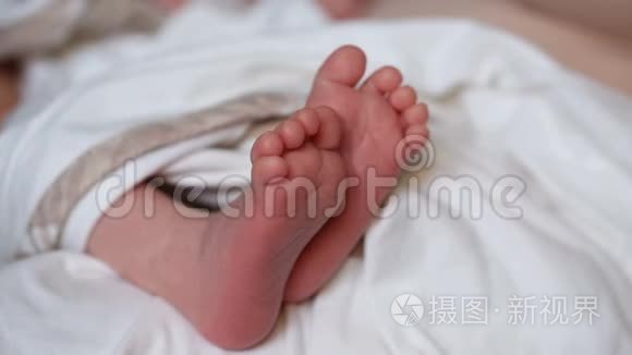 新生`婴儿的脚
