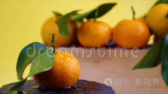 健康的橘红色水果，许多橘红色水果