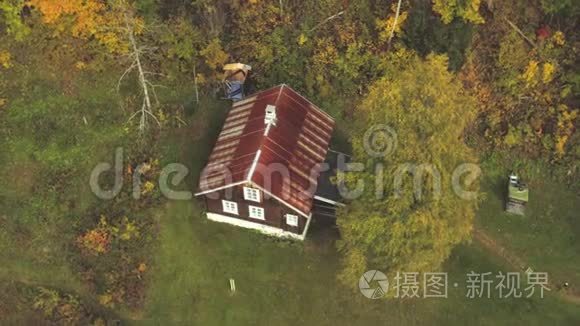 在森林深处的小屋视频