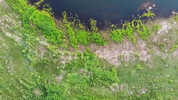 乡村大河水库大坝的鸟瞰风景