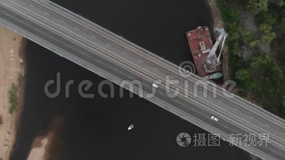 空中无人驾驶飞机拍摄的桥段视频