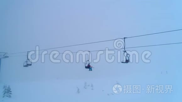 在滑雪台附近的移动基站飞行视频