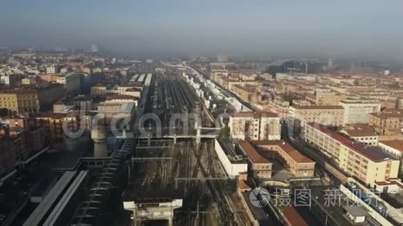 意大利城市景观内博洛尼亚中心火车站的鸟瞰图
