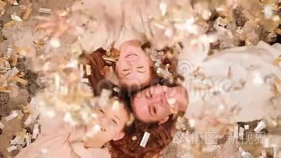 女孩子派对花式庆祝朋友彩纸视频