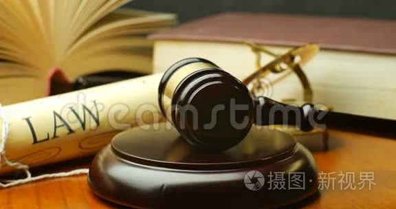 律师出庭律师出庭律师和法官的法律和解