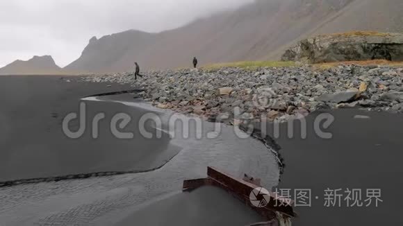 冰岛黑沙海岸多雨天气视频