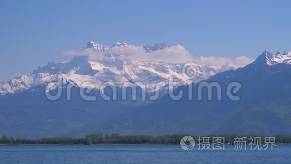 瑞士高山山雪峰的美丽景观视频