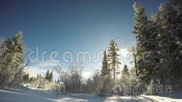 云飘过雪景.