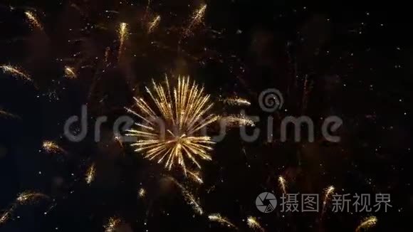 五彩缤纷的烟花在晚上爆炸视频