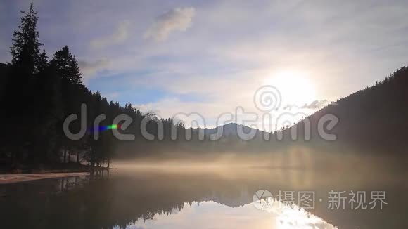 雾状日出时间流逝阿尔湖视频