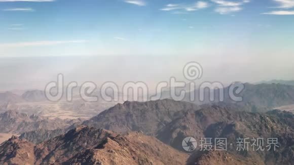 埃及沙漠山峰的鸟瞰图视频