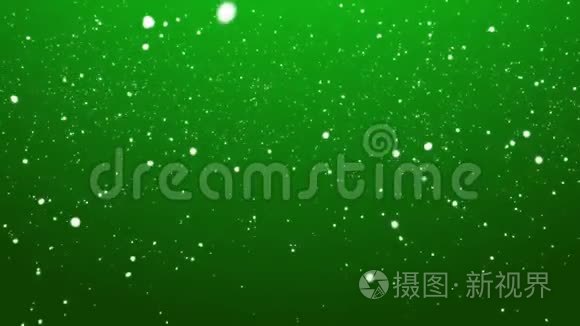 绿色环行圣诞背景下的大雪视频